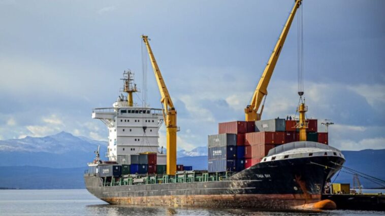 a container ship representing advance license scheme for global trade